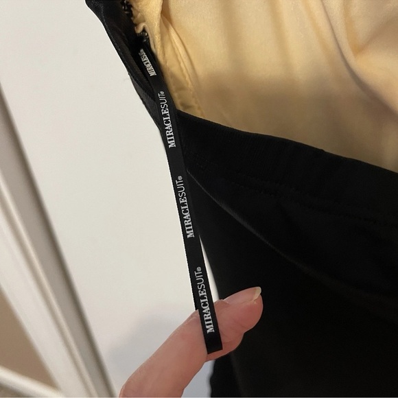 Miraclesuit Lanai Stripe Muse Bandeau Underwire One Piece Swimsuit Size 16 - Picture 5 of 10